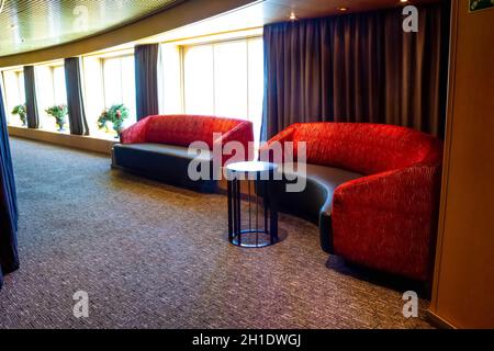 Fort Lauderdale - 9. Dezember 2019: Das Fragment des Innenraums des Holland-Amerika-Kreuzfahrtschiffs Eurodam am Seehafen Port Everglades in Fort Lauderdale, Flo Stockfoto