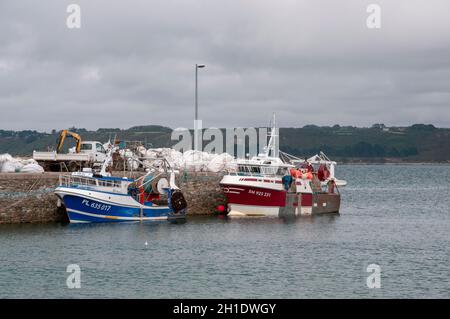 Hafen von Locquemeau, Punkt von Sehar, ein natürlicher Ort entlang des Küstenweges GR34, Tredez-Locquemeau, Cotes d'Armor (22), Bretagne, Frankreich Stockfoto