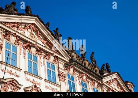 Historische Kinský Palast gebaut auf 1755 am Altstädter Ring in Prag. Stockfoto