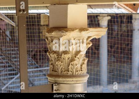 Piazza Armerina, Sizilien, Italien - 24. August 2017: Nahaufnahme der antiken Säulendekorationim berühmten römischen Haus Villa Romana del Casale. UNESCO-Welt Stockfoto