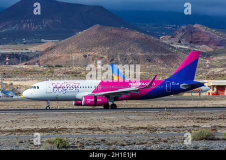 Spanien - 23. November 2019: Airbus A320 von Wizzair auf dem Flughafen Tenera-Süd (TFS) in Spanien. Airbus ist ein europäischer Flugzeughersteller Stockfoto
