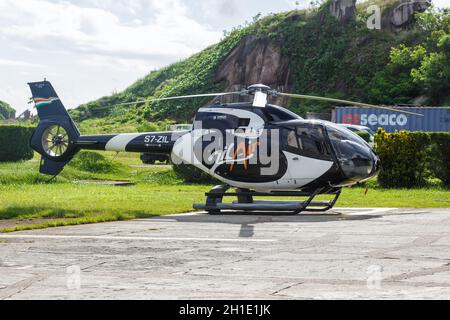 Mahe, Seychellen - 8. Februar 2020: Hubschrauber ZIL Air Airbus H120 am Flughafen Mahe (SEZ) auf den Seychellen. Stockfoto