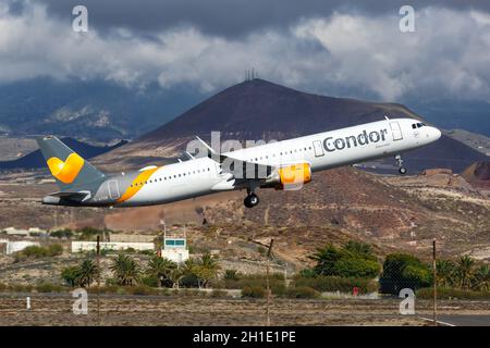 Spanien - 23. November 2019: Flugzeug Condor Airbus A321 auf dem Flughafen Tenera-Süd (TFS) in Spanien. Airbus ist ein europäischer Flugzeughersteller Stockfoto