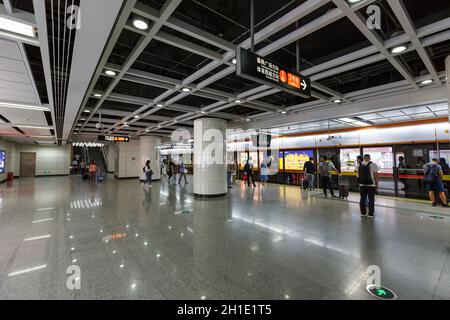 Guangzhou, China – 24. September 2019: Metro Airport South Terminal 1 MRT Station am Flughafen Guangzhou (CAN) in China. Stockfoto