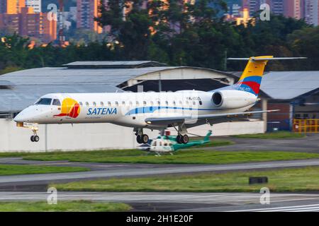 Medellin, Kolumbien - 25. Januar 2019: Flugzeug Satena Embraer 145 auf dem Flughafen Medellin Enrique Olaya Herrera (EOH) in Kolumbien. Stockfoto