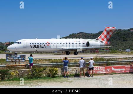 Skiathos, Griechenland – 29. Juli 2019: Volotea Boeing 717 Flugzeug am Skiathos Flughafen (JSI) in Griechenland. Boeing ist ein amerikanischer Flugzeughersteller headqua Stockfoto