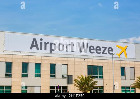 Weeze, Deutschland - 23. Juni 2019: Terminal der Flughafen Niederrhein in Weeze (NRN) in Deutschland. Stockfoto