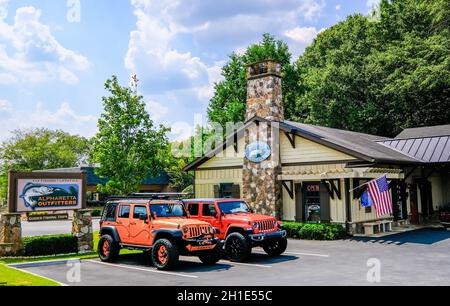 ALPHARETTA, GEORGIA - 13. September 2019: Der Alpharetta Historic District enthält mehrere historische Gebäude aus dem späten 19. Jahrhundert und o Stockfoto