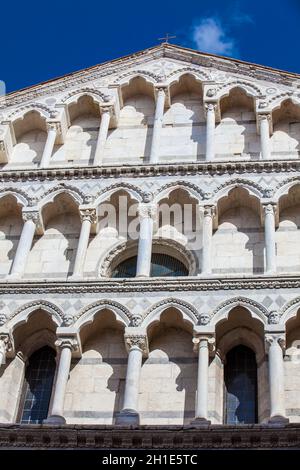 Detail der schönen Kirche San Michele in Borgo gebaut im 11. Jahrhundert in Pisa Stockfoto