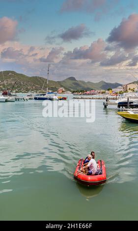 PHILIPSBURG, ST MAARTEN- 15. Mai 2014: Sint Maarten ist ein konstituierendes Land der Niederlande in der Karibik und nimmt die Hälfte einer geteilten Insel ein Stockfoto