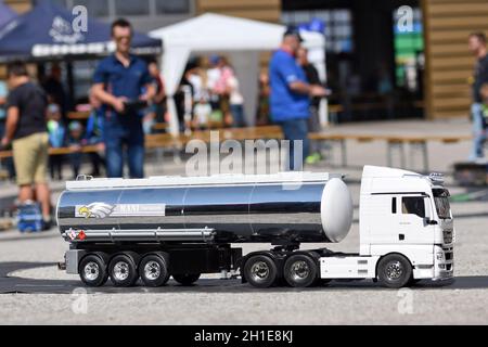 Großes Trucker-Treffen in Oberösterreich (Österreich) - ein Mal im Jahr findet in Oberösterreich ein großes Trucker-Treffen mit ungefähr 400 Lastkraf Stockfoto