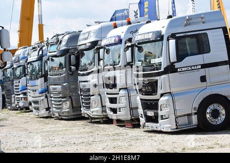 Großes Trucker-Treffen in Oberösterreich (Österreich) - ein Mal im Jahr findet in Oberösterreich ein großes Trucker-Treffen mit ungefähr 400 Lastkraf Stockfoto