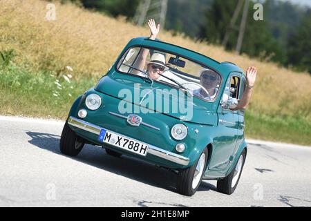 Jedes Jahr Anfang Juli treffen sich Liebhaber von Puch 500, Fiat 500 und Steyr-Fiat 500 in Vorchdorf (Oberösterreich) , um ihre alten Autos zu präsent Stockfoto