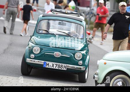 Jedes Jahr Anfang Juli treffen sich Liebhaber von Puch 500, Fiat 500 und Steyr-Fiat 500 in Vorchdorf (Oberösterreich) , um ihre alten Autos zu präsent Stockfoto