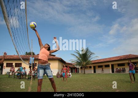salvador, bahia / brasilien - 13. april 2009: Pataxo-Indianer werden in einer indigenen Schule im Dorf Barra Velha in der Gemeinde Porto Seg gesehen Stockfoto