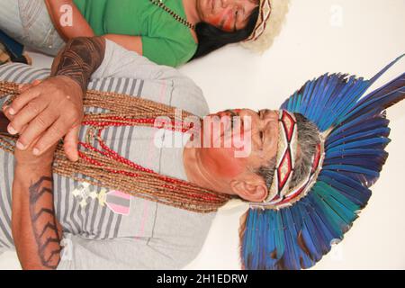 pau brasil , bahia / brasilien - 16. april 2012: Nailton Muniz, Häuptling und indigener Führer Pataxo Hahahahae in der Gemeinde Pau Brasilien. *** Loc Stockfoto