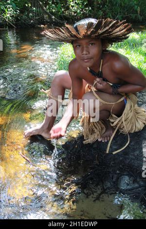 ilheus, bahia / brasilien - 3. juni 2012: Der ethnische Tupinamba-Inder ist im Dorf Itapuan in der Gemeinde Ilheus zu sehen. *** Ortsüberschrift *** Stockfoto