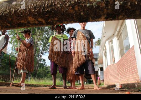 Buerarema , bahia / brasilien - 17. juni 2012: Tupinamba Indianer werden während der Besetzung einer Farm in der Gemeinde Buerarema gesehen. *** Lokale Bildunterschrift Stockfoto