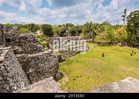 Kohunlich, Mexiko - 25. April 2019: Ruinen der alten Maya-Stadt Kohunlich in Quintana Roo, Yucatan Halbinsel. Kohunlich ist ein großes archäologisches Stockfoto