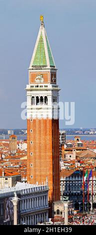 Venedig, Italien - 26. SEPTEMBER: St. Marks campanele Turm in Venedig am 26. SEPTEMBER 2009. Berühmte St. Marks campanele Turm in Venedig, Italien. Stockfoto