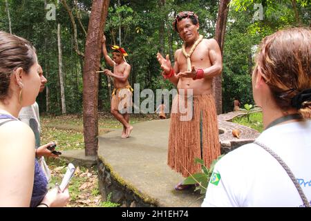 porto seguro, bahia / brasilien - 20. oktober 2012: Indianer der Pataxo etina sind im Monte Pascoal Nationalpark in Porto Seguro zu sehen. *** Ortsca Stockfoto