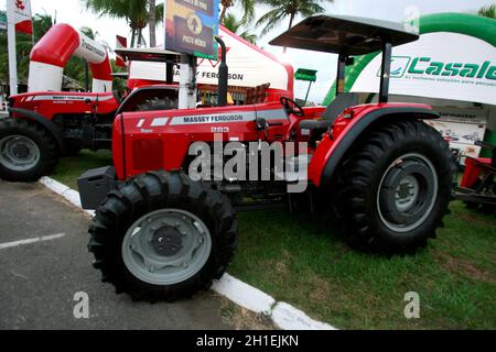 salvador, bahia / brasilien - 3. dezember 2014: Landwirtschaftliche Maschinen und Traktoren sind auf einer Landwirtschaftsmesse in der Stadt Salvado zu sehen Stockfoto