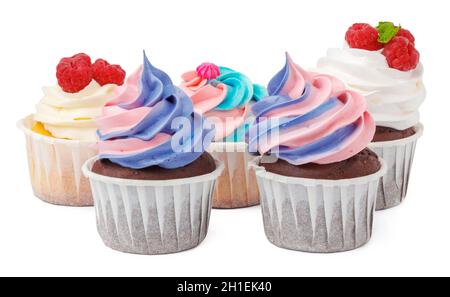 Gruppe von Cupcakes mit farbigen Belag isoliert auf weißem Hintergrund Stockfoto