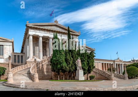 Die Nationalbibliothek von Griechenland, Teil der Athen-Trilogie neoklassischer Gebäude in der Panepistimiou-Straße, im Zentrum von Athen. Stockfoto