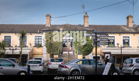 Howth bei Dublin, Irland - 15. Februar 2019: Blick auf den Bahnhof Howth DART an einem Wintertag Stockfoto