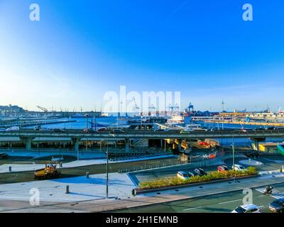 Genua, Ligurien, Italien - September 11, 2019: Die Fähre Schiffe im Hafen von Genua. Stockfoto