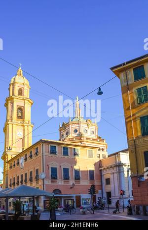 Rapallo, Italien - 17. September 2019: Glockenturm der Basilika San Gervasio e Protasio in Rapallo, Italien Stockfoto