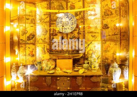 Fort Lauderdale - 9. Dezember 2019: Das Fragment des Innenraums des Holland-Amerika-Kreuzfahrtschiffs Eurodam am Seehafen Port Everglades in Fort Lauderdale, Flo Stockfoto