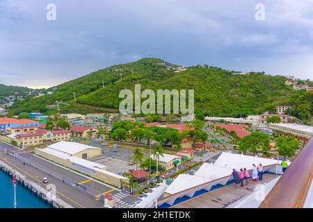 St. Thomas, amerikanische Jungferninseln - 16. Mai 2016: Landschaft in St. Thomas, Kreuzfahrthafen Charlotte Amalie in St. Thomas, amerikanische Jungferninseln am 16. Mai 201 Stockfoto