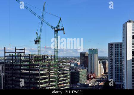 Blick auf hohe Gebäude in der Skyline von Birmingham, neues Gebäude im Bau, Großbritannien Stockfoto
