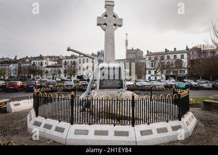 Howth bei Dublin, Irland - 15. Februar 2019: Ansicht des Denkmals wurde von der Howth Fishermans Association errichtet und erinnert an das Leben aller Stockfoto