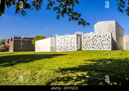 FRANKREICH. NORD (59). LILLE/VILLENEUVE D'ASCQ. DAS LAM, LILLE METROPOLIS MUSEUM FÜR MODERNE KUNST DER ZEITGENÖSSISCHEN KUNST UND ROHKUNST. GEBÄUDE: MANUELLE GAUTR Stockfoto