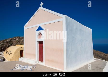 Schöne kleine Kirche neben dem Wanderweg zwischen Fira und Oia auf Santorini Insel Stockfoto