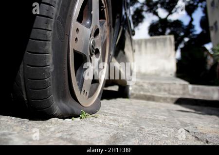 salvador, bahia / brasilien - 13. januar 2015: Leerer Fahrzeugreifen, Kalibrierung erforderlich. *** Ortsüberschrift *** Stockfoto