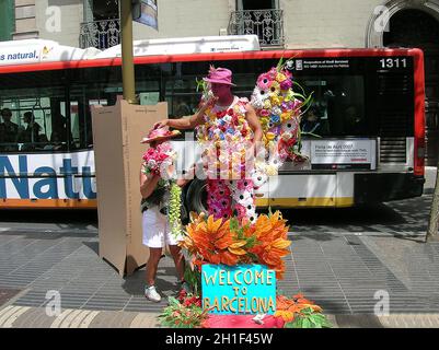 Barcelona, Spanien - 09. Mai 2007: Lebende Blumenskulptur in der Ramla-Straße der Stadt Barcelona, Spanien Stockfoto