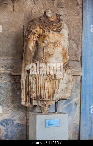 Athen, Griechenland - April 2018: die Statue der Personifizierung der Ilias an der Stoa des Attalos in Athen Stockfoto