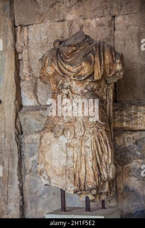 Athen, Griechenland - April 2018: die Statue der Personifizierung der Ilias an der Stoa des Attalos in Athen Stockfoto