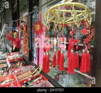 Kaufen Sie an der Ecke in chinatown, New York, in den USA ein Stockfoto