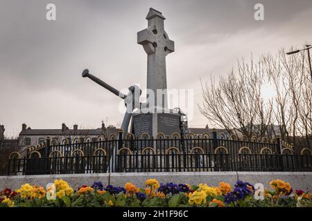 Howth bei Dublin, Irland - 15. Februar 2019: Ansicht des Denkmals wurde von der Howth Fishermans Association errichtet und erinnert an das Leben aller Stockfoto