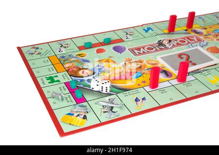 SWINDON, UK - 31. Juli 2017: Junior Monopoly-Spiel eine einen weißen Hintergrund Stockfoto