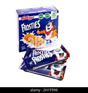 SWINDON, Großbritannien, 18. November 2018: Die Box von Kelloggs Frosties Müsliriegel auf weißem Hintergrund Stockfoto