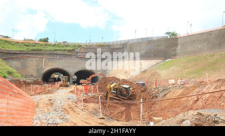 salvador, bahia / brasilien - 23. märz 2017: Maschine wird auf der Baustelle der Avenida Gal Costa in der Stadt Salvador gesehen. *** Lokale Bildunterschrift ** Stockfoto