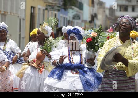 salvador, bahia / brasilien - 20. november 2018: Candomble-Mitglieder werden während eines religiösen Aktes in Praça da Sé in Salvador gesehen Stockfoto