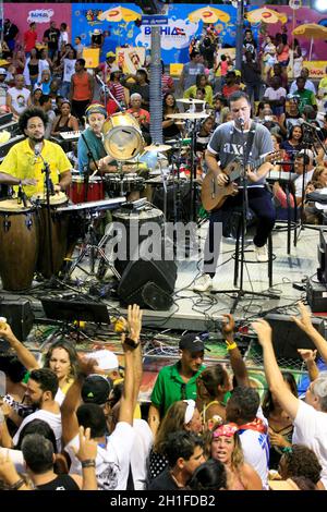 salvador, bahia / brasilien - 24. februar 2017: Die Alavonte Band wird während des Karnevals 2017 in Salvador City gesehen. *** Ortsüberschrift *** . Stockfoto