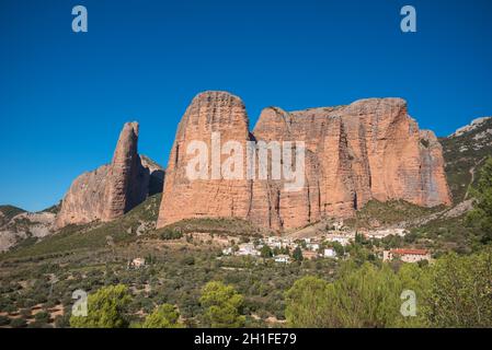 Berglandschaft Mallos de Riglos in der Provinz Huesca, Aragon, Spanien. Stockfoto