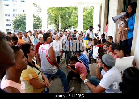 salvador, bahia / brasilien - 12. Mai 2015: Demonstration von Mitarbeitern, die von der Federal University of Bahia - UFBA - im Viertel Canela in Th Stockfoto